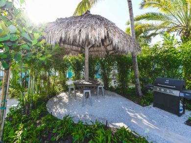 Charming Vacation Rental on Siesta Key. Call Today