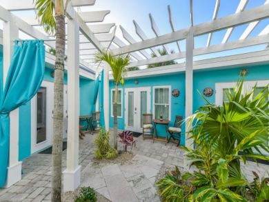 Charming Vacation Rental on Siesta Key. Call Today