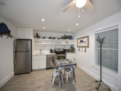 Charming Vacation Rental on Siesta Key. Call Today