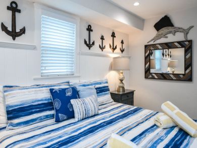 Charming Vacation Rental on Siesta Key. Call Today