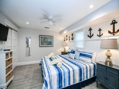 Charming Vacation Rental on Siesta Key. Call Today