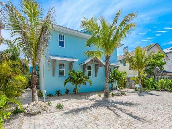 Beach Resort in Siesta Key Florida 3 Bedroom Suite Sleeps 10