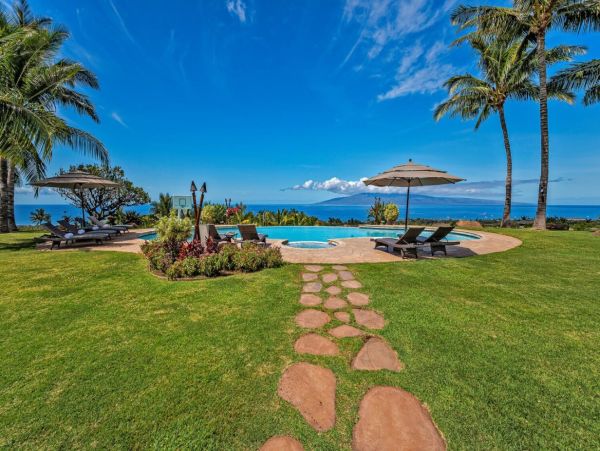 Six Bedroom Maui Luxury Pool Villa Five Star!