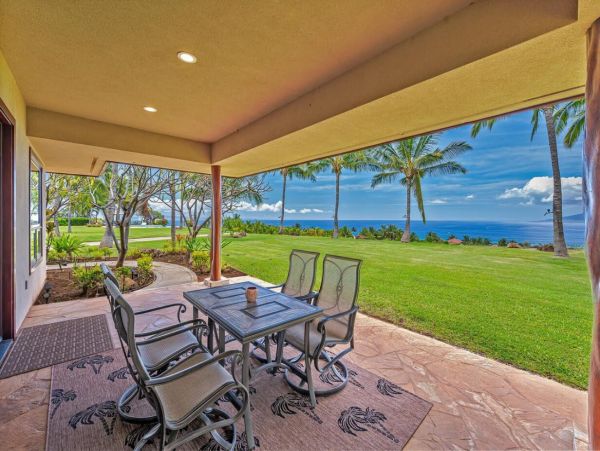 Six Bedroom Maui Luxury Pool Villa Five Star!