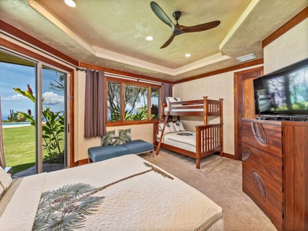 Six Bedroom Maui Luxury Pool Villa Five Star!