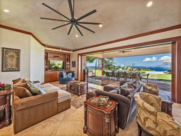 Six Bedroom Maui Luxury Pool Villa Five Star!