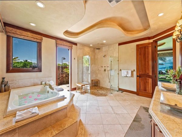 Six Bedroom Maui Luxury Pool Villa Five Star!