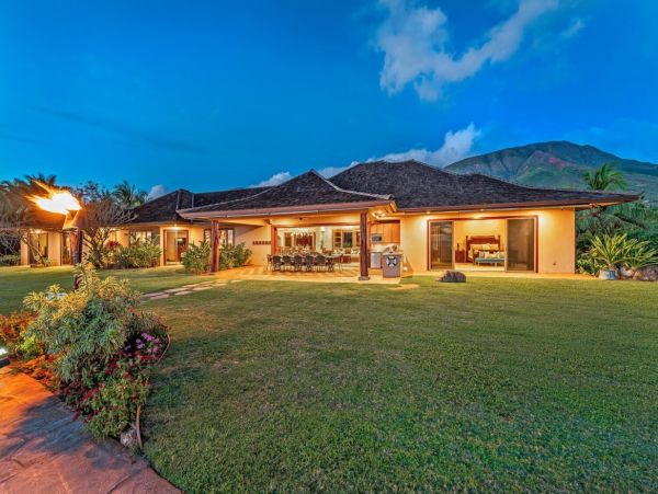 Six Bedroom Maui Luxury Pool Villa Five Star!