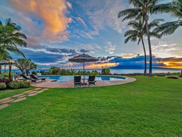 Six Bedroom Maui Luxury Pool Villa Five Star!