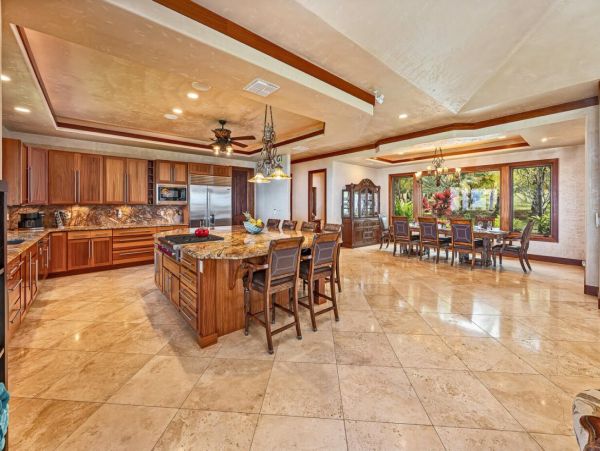 Six Bedroom Maui Luxury Pool Villa Five Star!