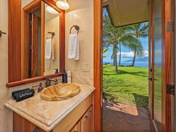 Six Bedroom Maui Luxury Pool Villa Five Star!