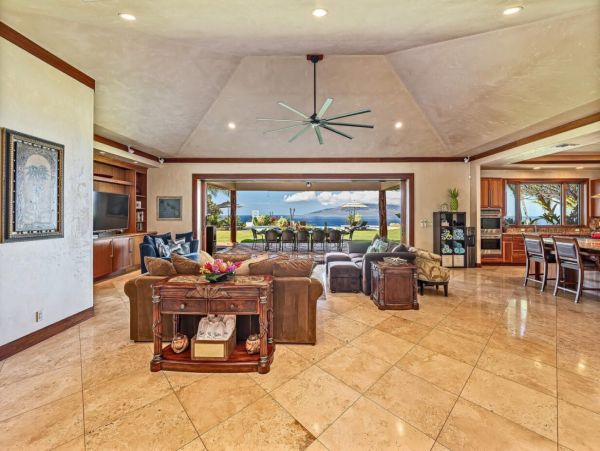 Six Bedroom Maui Luxury Pool Villa Five Star!
