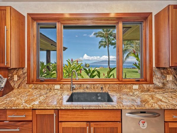 Six Bedroom Maui Luxury Pool Villa Five Star!