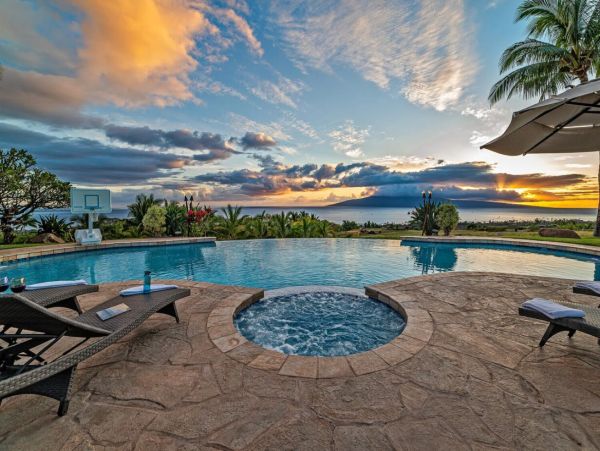 Six Bedroom Maui Luxury Pool Villa Five Star!