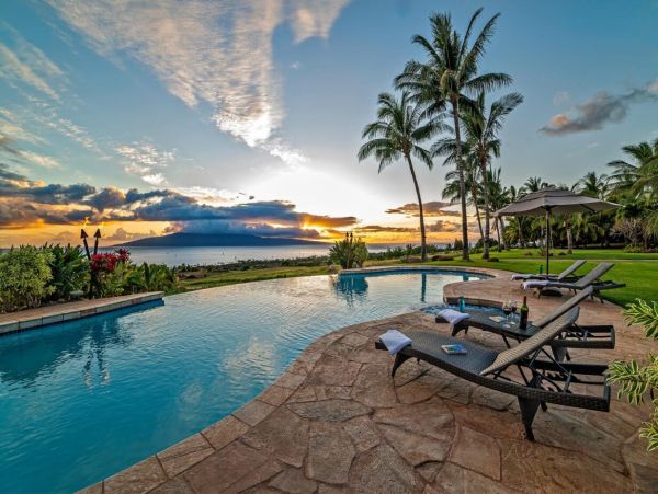Six Bedroom Maui Luxury Pool Villa Five Star!