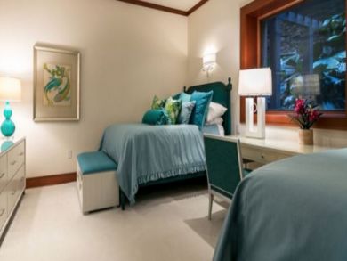 Bedroom with Twin Beds