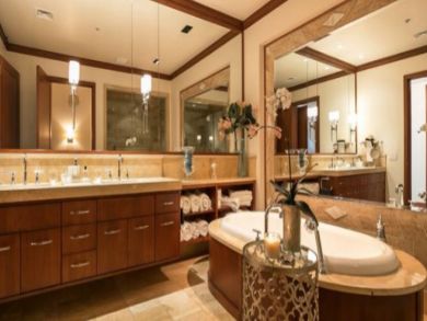 Bathroom with Soaking Tub