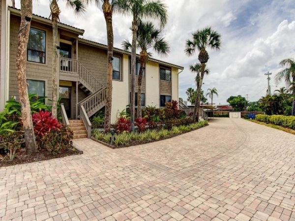 Siesta Key Beach Condo Two Bedrooms Sleeps 6 with Pool