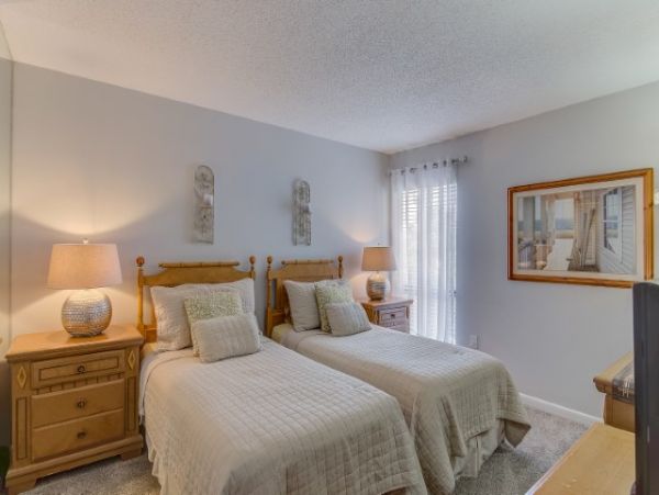 Siesta Key Beach Condo Two Bedrooms Sleeps 6 with Pool