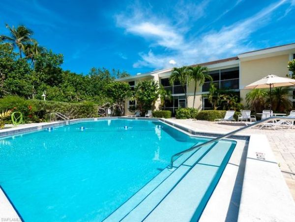 Sanibel Island Beachfront Retreat 2 Bedrooms Plus Loft