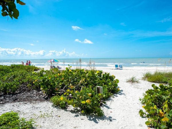 Sanibel Island Beachfront Retreat 2 Bedrooms Plus Loft