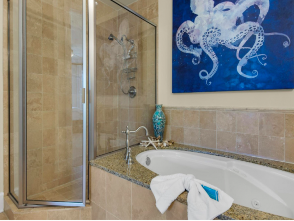 Three Bedroom Condo 0.2 miles from the beach