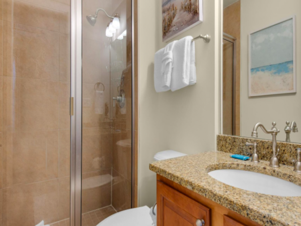 Three Bedroom Condo 0.2 miles from the beach