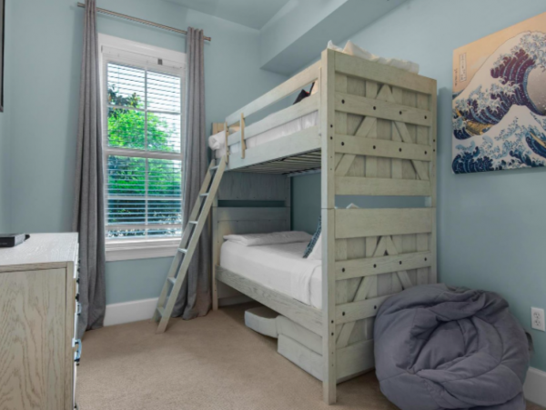 Three Bedroom Condo 0.2 miles from the beach