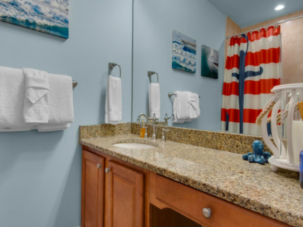 Three Bedroom Condo 0.2 miles from the beach