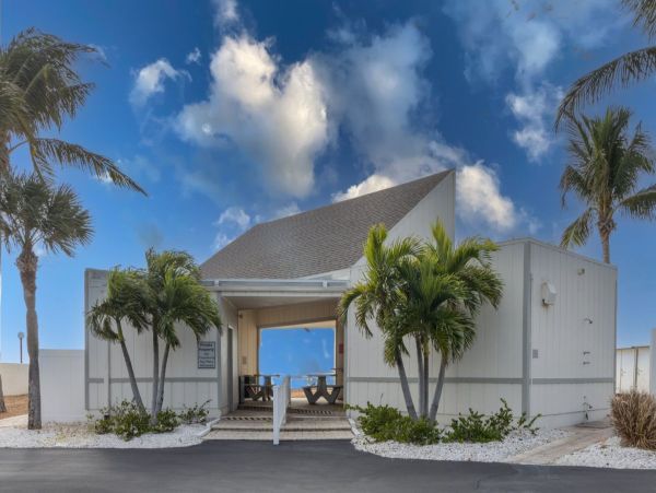 Great Value Bayside Seasonal Vacation Condo on Longboat Key