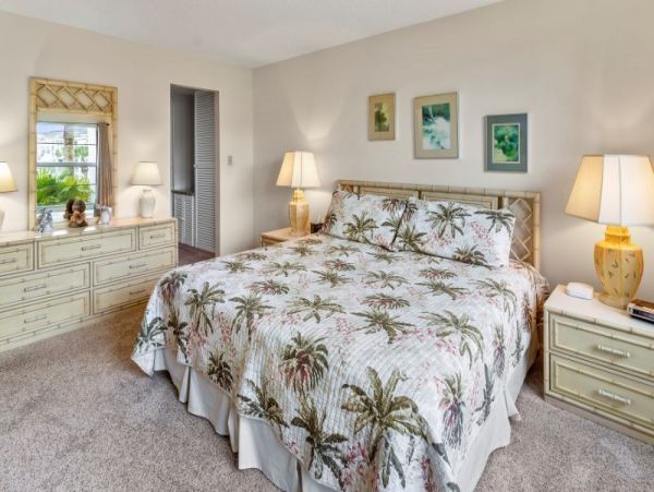 Great Value Bayside Seasonal Vacation Condo on Longboat Key