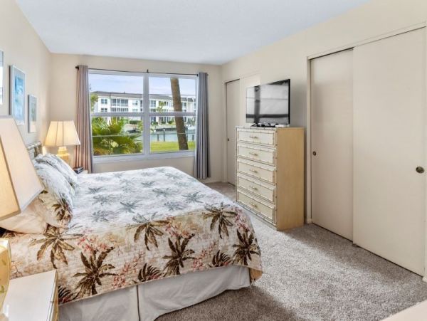 Great Value Bayside Seasonal Vacation Condo on Longboat Key