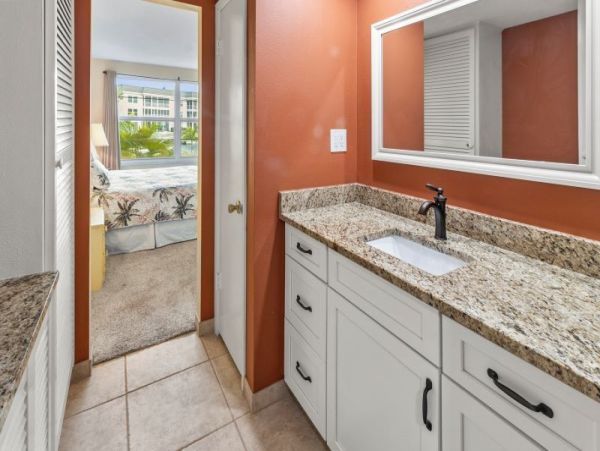 Great Value Bayside Seasonal Vacation Condo on Longboat Key