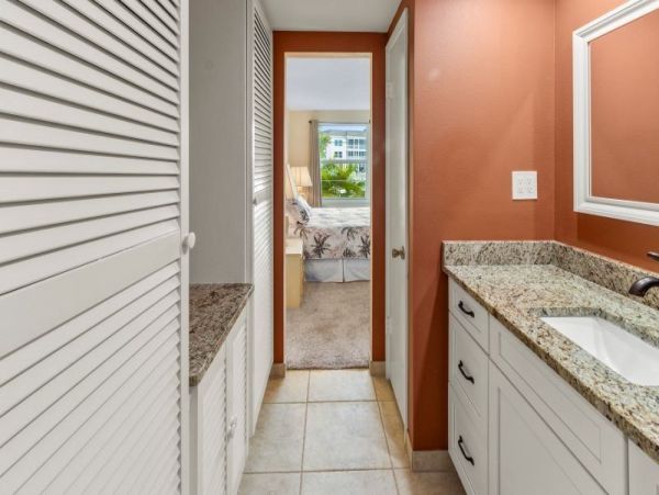 Great Value Bayside Seasonal Vacation Condo on Longboat Key