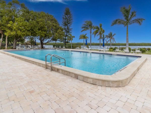 Great Value Bayside Seasonal Vacation Condo on Longboat Key