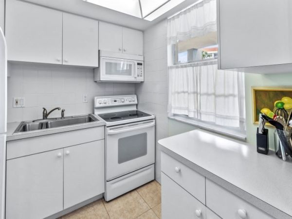 Great Value Bayside Seasonal Vacation Condo on Longboat Key