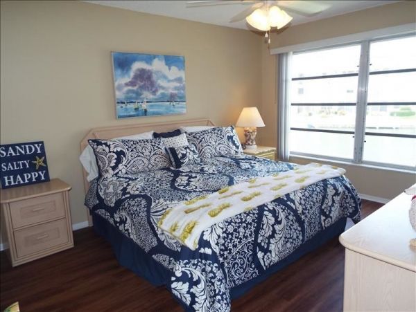Great Value One Month Rental on Longboat Key Close to Beach