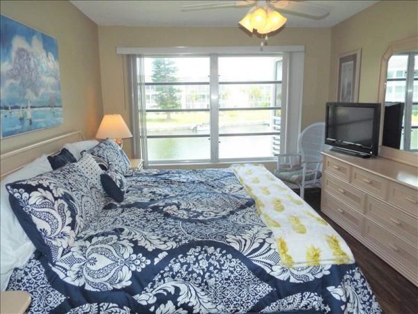 Great Value One Month Rental on Longboat Key Close to Beach