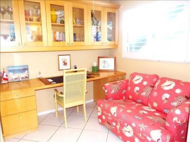Ground floor end unit Beachside