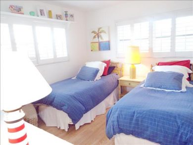 Ground floor end unit Beachside