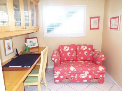 Ground floor end unit Beachside
