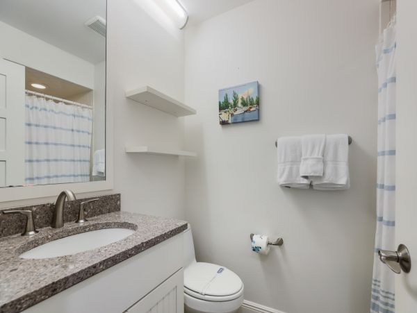 Holmes Beach -Two Bedroom Condo Sleeps 6 Beachfront Complex