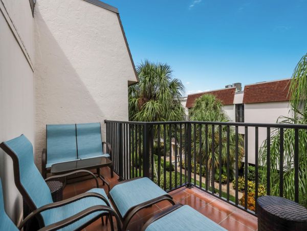 Holmes Beach -Two Bedroom Condo Sleeps 6 Beachfront Complex
