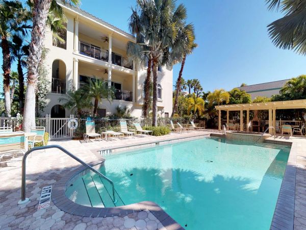Three Bedroom Luxury Accommodation on Anna Maria Island