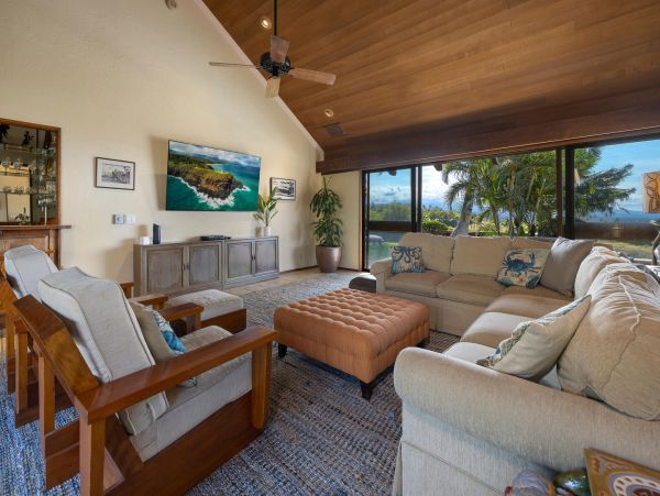 Home with Exceptional Views of the Ocean Three Bedrooms