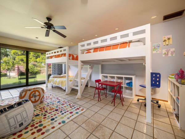 Home with Exceptional Views of the Ocean Three Bedrooms