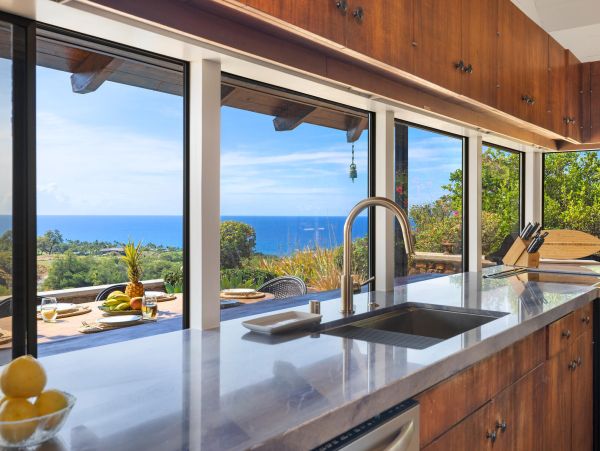 Home with Exceptional Views of the Ocean Three Bedrooms