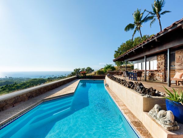 Home with Exceptional Views of the Ocean Three Bedrooms