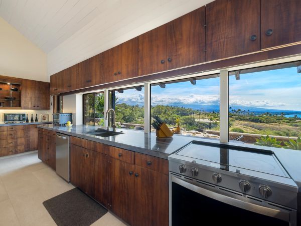 Home with Exceptional Views of the Ocean Three Bedrooms