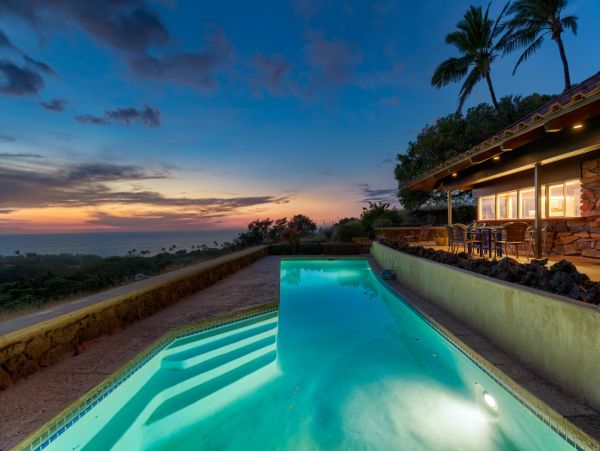 Home with Exceptional Views of the Ocean Three Bedrooms